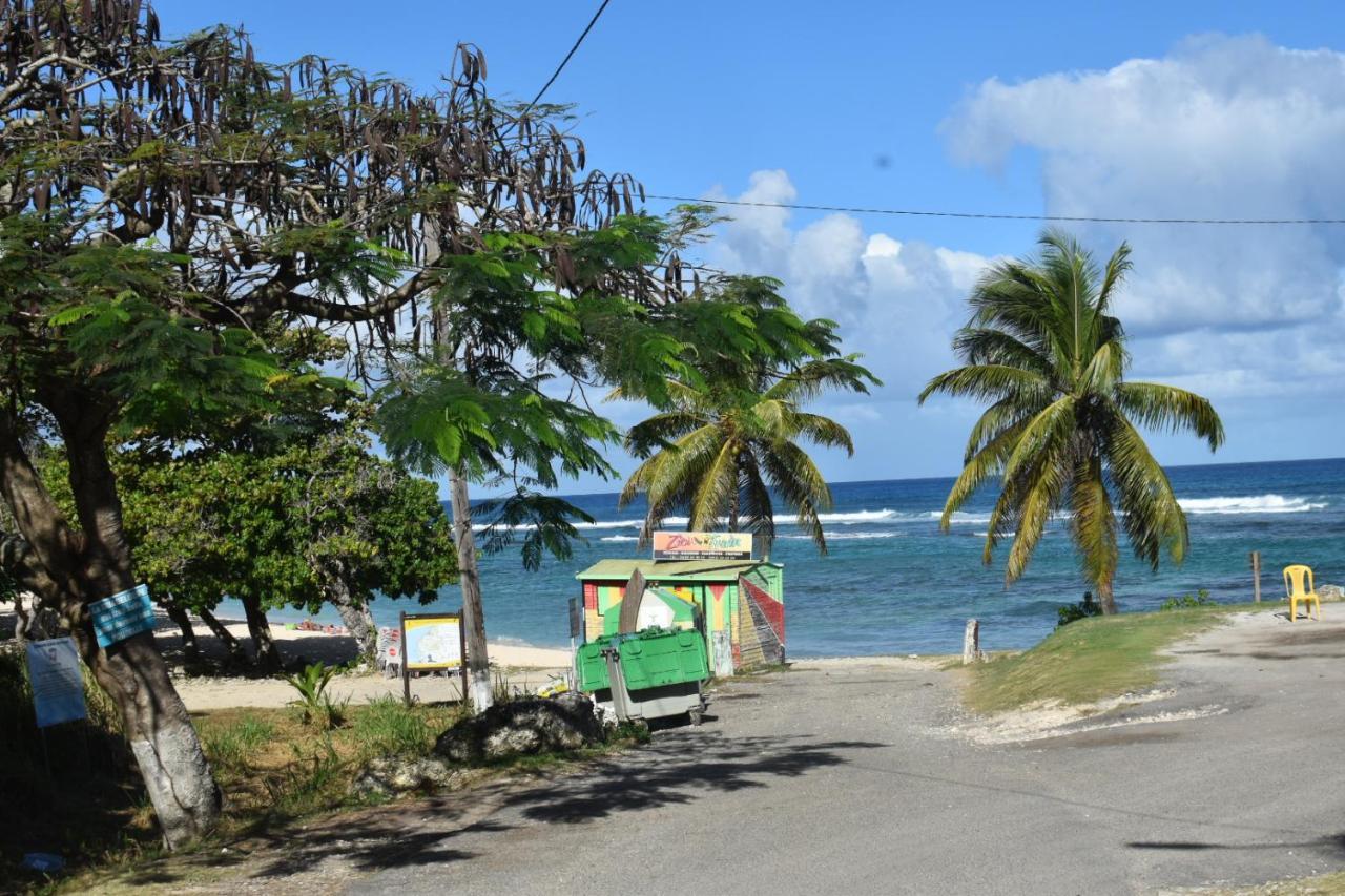 Kaz A Klemence Gite Creole Avec Piscine Et Table Dhotes A Anse Bertrand Exteriör bild
