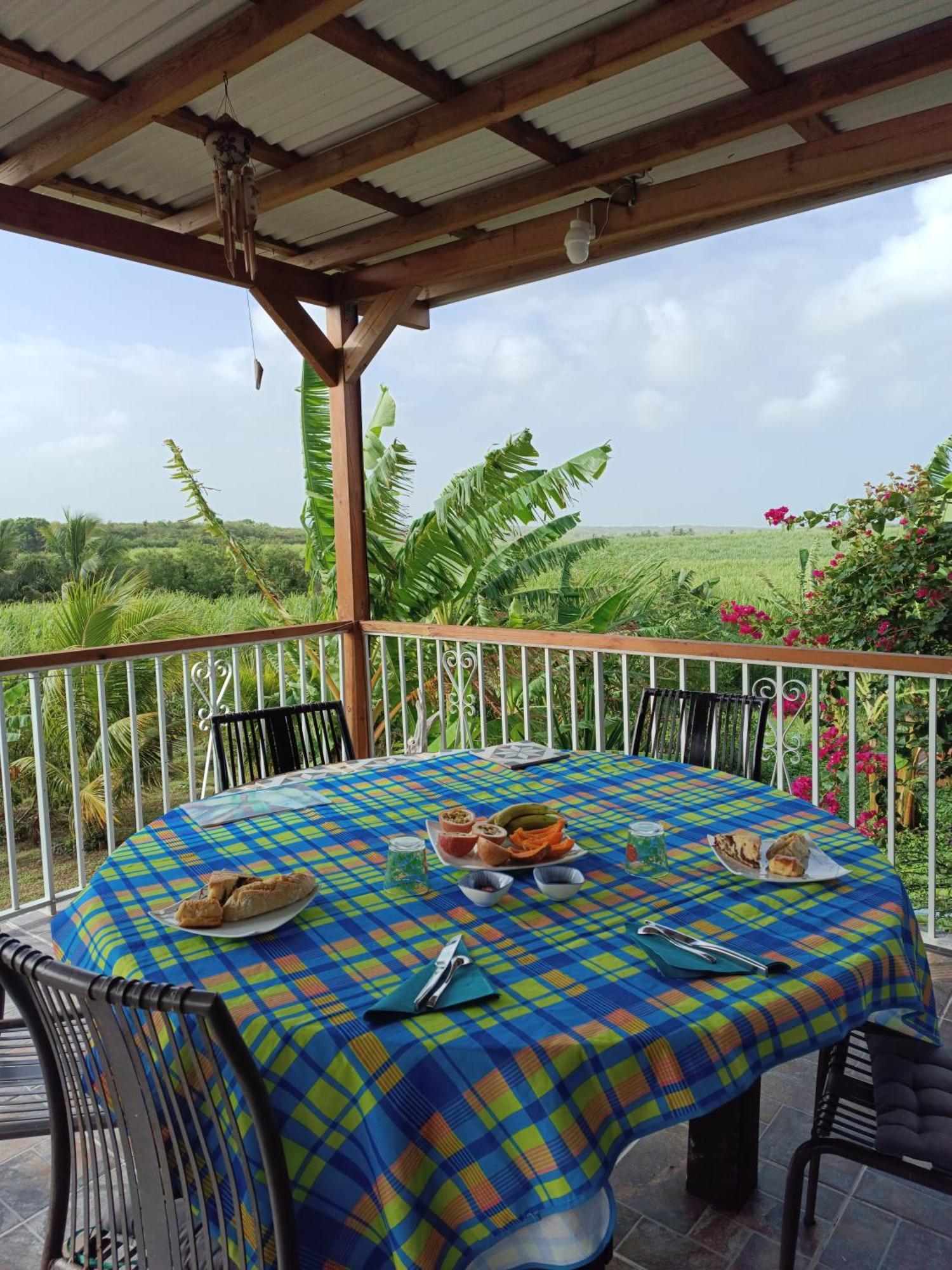 Kaz A Klemence Gite Creole Avec Piscine Et Table Dhotes A Anse Bertrand Exteriör bild